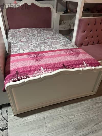 Youth bedroom