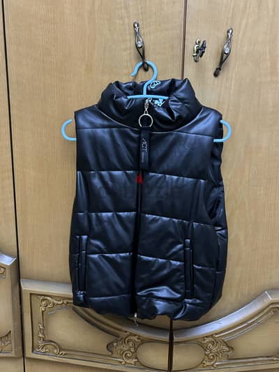 Puffer Vest Sleeveless ڤيست بامب اسود