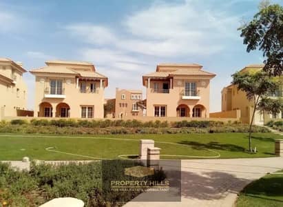 Twin House next to Palm Hills and Al-Jazira Club in Hyde Park in the heart of October 6