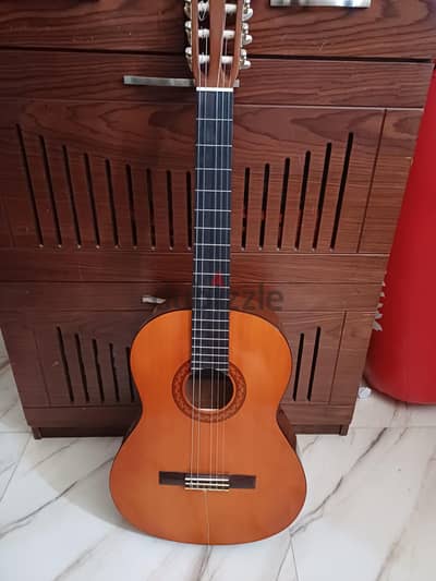 جيتار كلاسيكي yamaha c40 + اكسسوارات