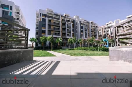 Apartment for sale at the old price, 3 bedrooms, in The Icon compound in New Cairo, directly on 90th Street, minutes from the American University in C