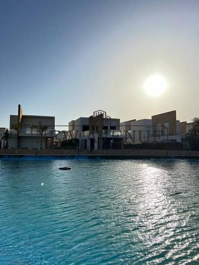 فيلا مستقلة للبيع في Playa Seashell - North Coast - New Giza | إطلالة مباشرة على البحر واللاجون
