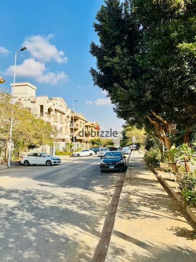 شقة 220 متر دور تالت ومعاها توب رووف بفيلان البنفسج التجمع الخامس باسنسير استلام فورى