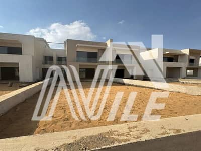 تاون هاوس للبيع  فيو لاند سكيب بسعرلقطة في موقع متميز في كمبوند hydepark- new cairo