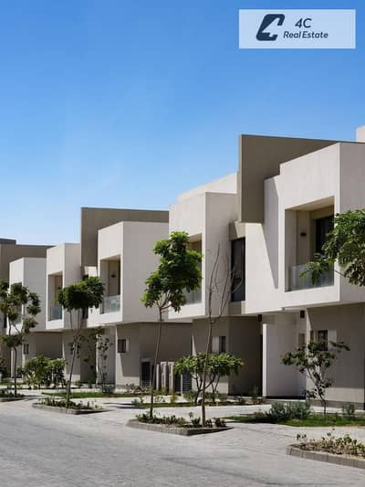 Under market price Twin house for sale 238 m ready to move bahry very prime location view landscape in Al Burouj