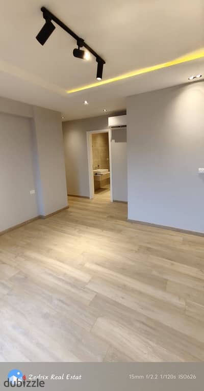 شقه ريسيل للبيع بسعر اقل من الشركه في الشيخ زايد كمبوند فيلدج ويست 149 متر بتشطيب فندقي بالتكييفات Dorra El sheikh zayed
