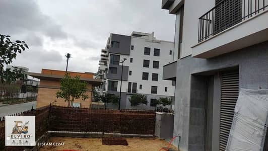 Semi furnished Apartment ground floor with garden for rent in Eastown