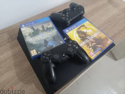 PS4 Pro + 2 controllers and games (MK11, Hogwarts Legacy)
