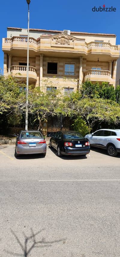 Apartment for sale in Al-Narges 2, third floor, 225 sqm.