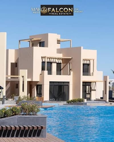 تاون فيلا مميزه بـ تشطيب High end و فيو بانورامى على البحر للبيع بجوار مطار الغردقة و الجونه بـ قريه مكادى هايتس العين السخنه Makadi Heights