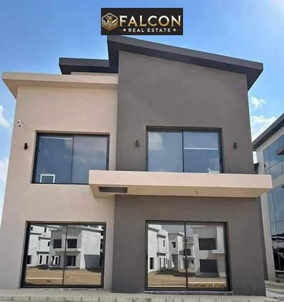 3-story villa, 210 square meters, ready for viewing and immediate occupancy, Creek Town, New Cairo. Panoramic view directly overlooking the largest la