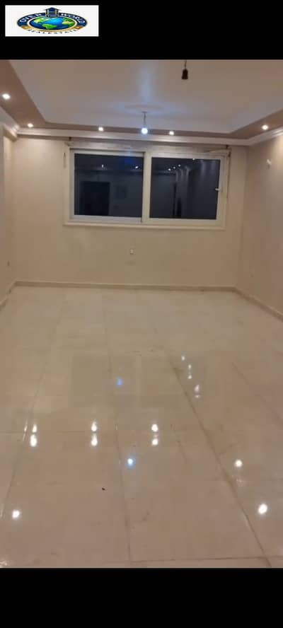 شقة قانون جديد غير مفروشه للايجار المعادي بالقرب من محطة المترو تصلح لعرسان تشطيب سوبر لوكس تتكون من ثلاث غرف نوم و ريسبشن 2 حمام ومطبخ وتراس بها واى فاي غاز طبيعي دور خامس اسانسير ناصية موقع متميز  للتواصل  عرض رقم الهاتف