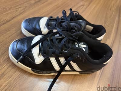 Adidas original used size 42