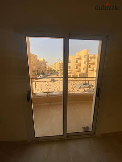 For sale at a bargain price, a distinctive apartment on the first floor in a villa located in the National Defense area.