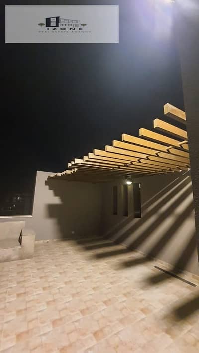تريبلكس روف للإيجار في سوديك إيستاون Sodic Eastown New Cairo 305 متر وتراس 74 متر 3 غرف نوم وغرفة مربية 4 حمامات
