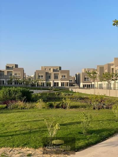 Villa for sale with immediate delivery in the Itaba compound in the heart of Sheikh Zayed with a panoramic view and an open view