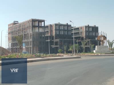Shop for sale, 27 square meters, with a down payment of 260,000 EGP, in a prime location in El Shorouk City. Located on El Horreya Axis, next to Carre