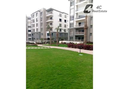 Apartment 3 bedrooms for sale direct overlooking the landscape 191m double view in Hyde Park Compound Fifth Settlement New Cairo