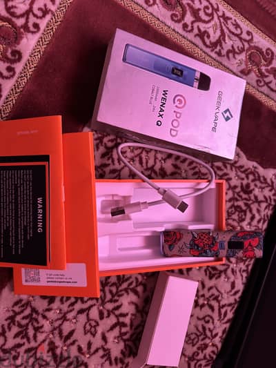 جهاز بود Geek vape اللون ازرق عليها اسكن  الجهاز سليم بطارية ممتازه