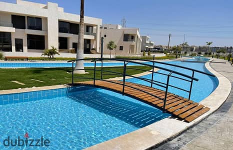 prime located townhouse in lake west directly in front of Beverly Hills
