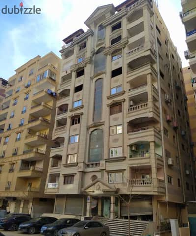 فرصة استثمارية وسكنية راقية | شقة للبيع بالهضبة الوسطى (المقطم) ٢٠٠م