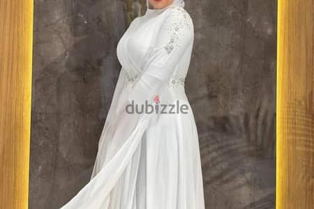 فستان  ابيض مناسب جدا للعروسه