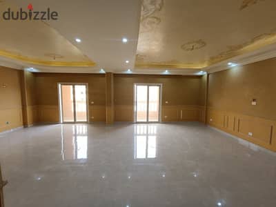 Duplex with kitchen and air conditioning, second and third floors available, elevator, prime location