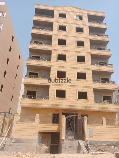 For sale, an apartment of 210 square meters, immediate receipt directly from the owner, semi-finishing