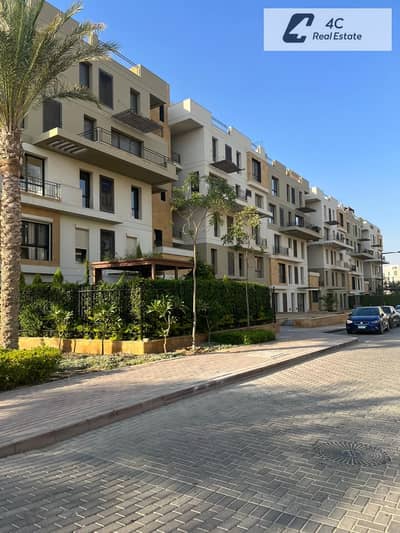 باقل من سعر الماركت ب 400 الف فيلا دوبلكس بجاردن 3 غرف نوم استلام فوري برايم لوكيشن وخطوات من النادى ف مرحلة Parks ف ايستاون سوديك التجمع Eastown