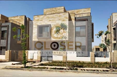 اخر تاون هاوس للبيع بسعر اللونش باطلاله مميزه علي فندق Kempinski