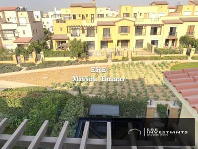 تاون هاوس فيلا متشطب بالكامل استلام فوري بفيو متميز جدا علي لاند سكيب للبيع في كمبوند ميفيدا اعمار التجمع الخامس