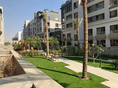 دوبلكس أرضي في تريو جاردنز Trio gardens مع حديقة و مسبح خاص أكبر مساحة جاهزة للسكن تشطيب كامل من تطوير شركة إم سكويرد