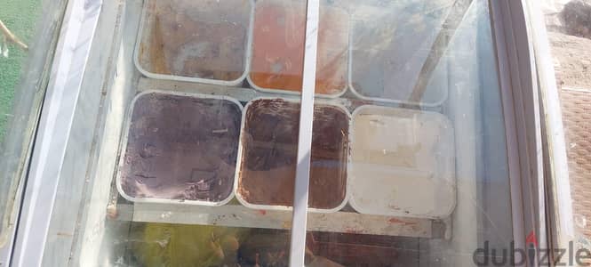 ثلاجة ايس كريم و ماكينة وافل و ليدات و شوية حاجات بسيطه