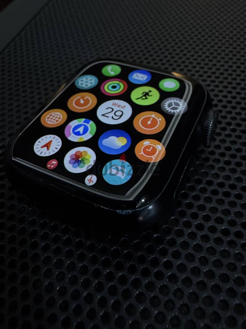 Apple Watch Series 8 – 41mm 8