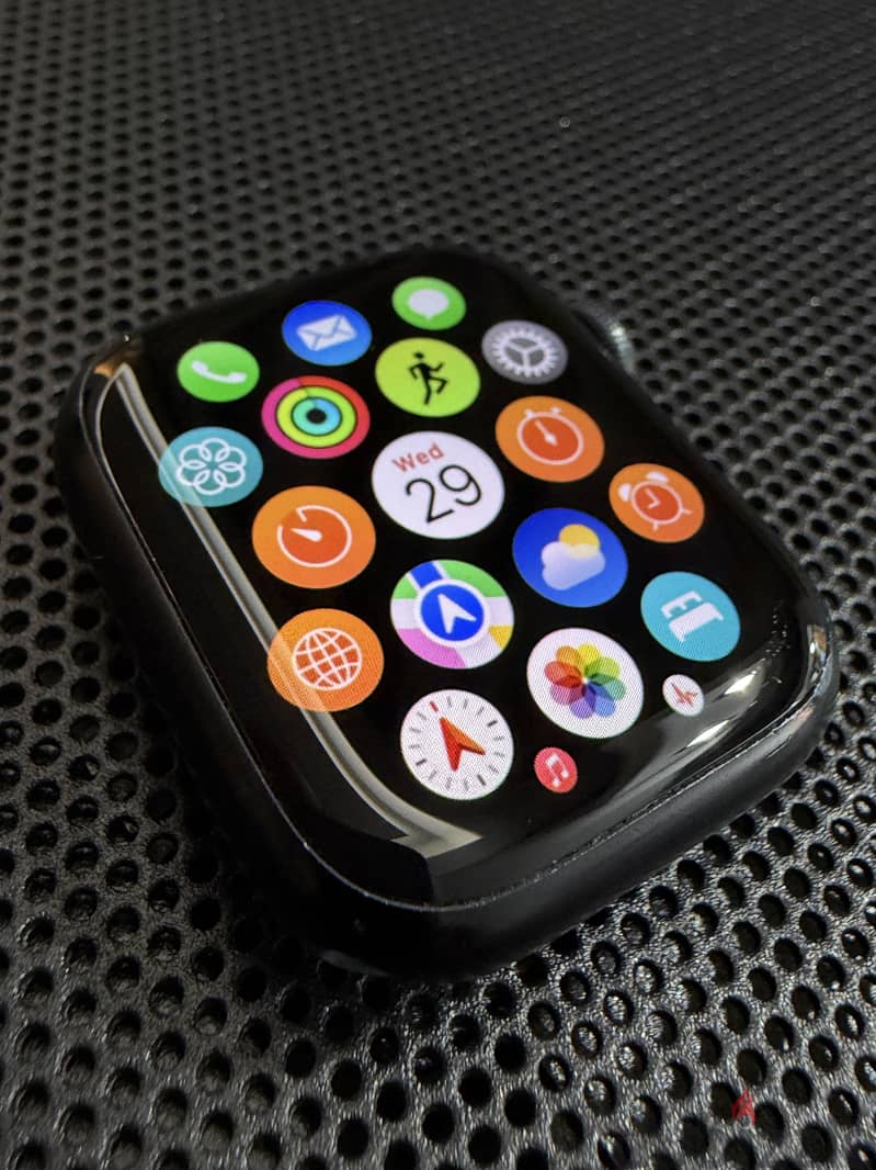 Apple Watch Series 8 – 41mm 9