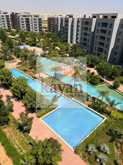 بنتهاوس للبيع في كمبوند زيزينيا – فيو مفتوح على Water Feature