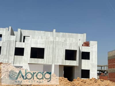 للبيع تاون هاوس كورنر 330 م مبنى قسط 10 سنين على وصله دهشور كومباوند ويست إند الشيخ زايد