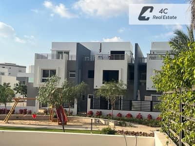 Luxury twin house in Hyde Park, Fifth Settlement. Resale at a lower price. Needed for quick sale. Prime layout with a view of greenery.