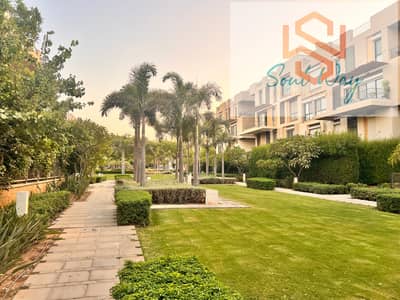 دوبلكس بروف فى افضل موقع داخل كمبوند ايستاون بجوار الجامعه الامريكية