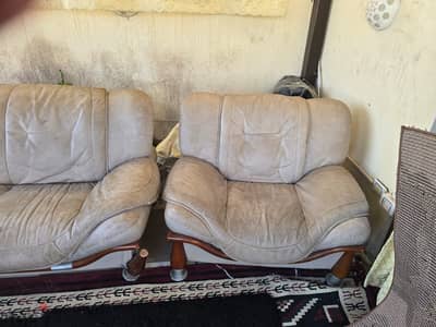 طقم كنب جلد طبيعي وارد من لبنان