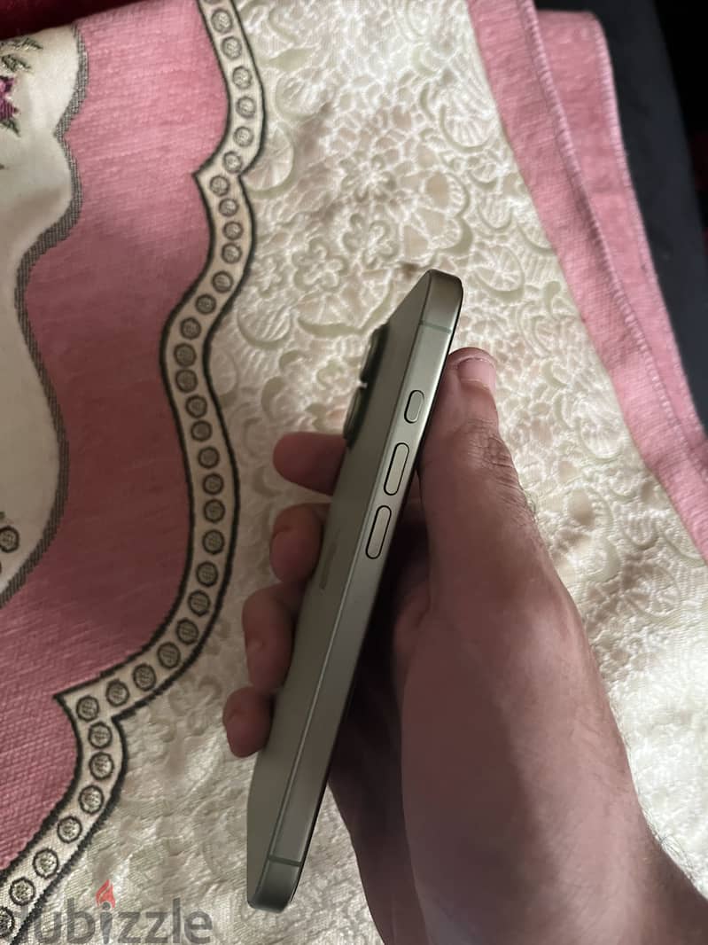 Apple - iPhone 17 4