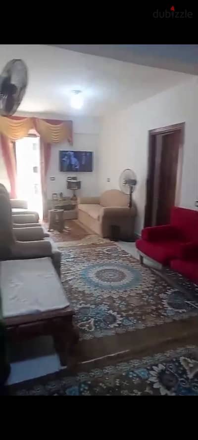 Furnished apartment with new furniture for annual rental, suitable for families, couples, or companies. 2 bedrooms, 2-piece reception, kitchen, bathroom, fifth floor, upper floor, very comfortable stairs. All facilities available: water and electricity in Alexandria, Al-Agamy, Kilometers 21, first entrance to October, before the gate, in a very distinguished location.