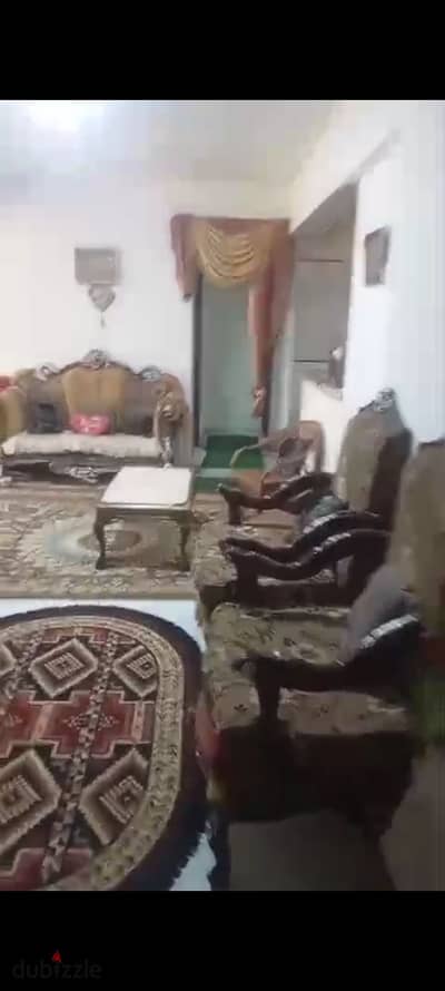 Furnished apartment for annual rent for a family, a groom, or a company. 2 bedrooms, reception area with 2 pieces, kitchen, bathroom, 5th floor, upper, very comfortable stairs, all facilities available: water and electricity in Alexandria, Al-Agamy, kilo 21, first entrance of October before the gate, in a very distinguished location.