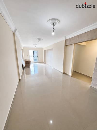 وحدة سكنية مميزة للبيع في جناكليس(خطوات من شارع ابوقير) المساحة : 139 م