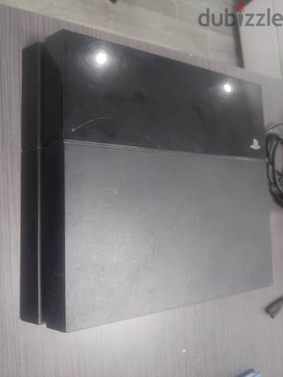 بلايستيشن 4 فات PS4 Fat بحالة ممتازة مع الأغراض - جاهز للاستخدام