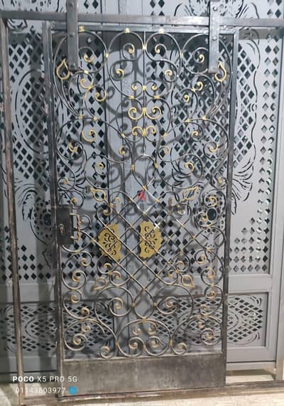 باب حديد جرار محمل