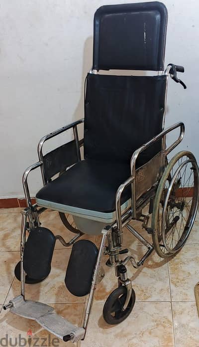 كرسى متحرك مجهز