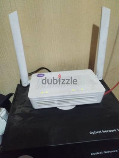 راوتر WE Wi-Fi بحالة ممتازة مع كامل الملحقات