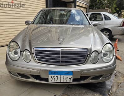 مرسيدس بنز اي 240  موديل 2003 السياره بحاله الزيرو تماما