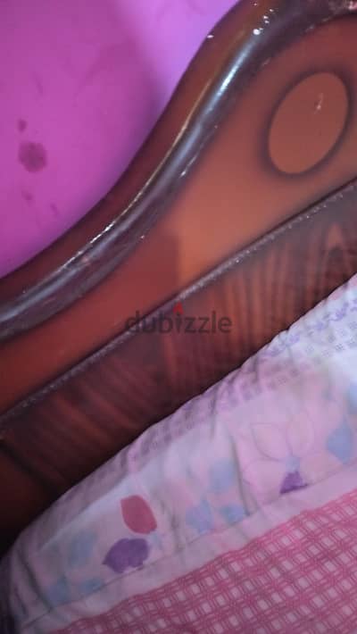 سرير اطفال بحاله جيدة جدا